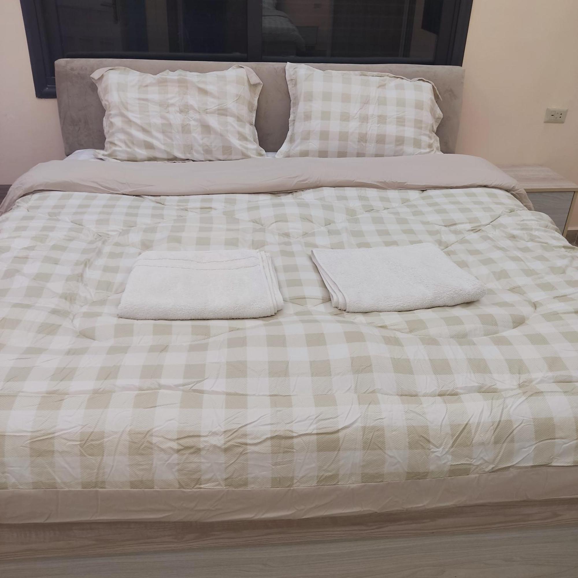 Lotus Housing For Furnished Gerasa
